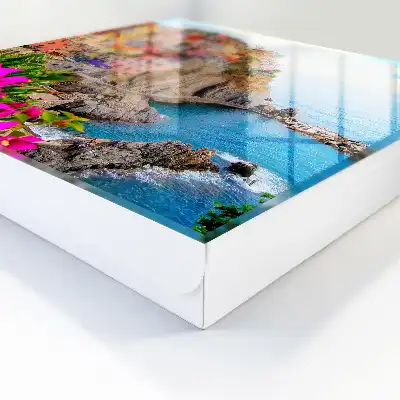 Une baie colorée au bord de la mer