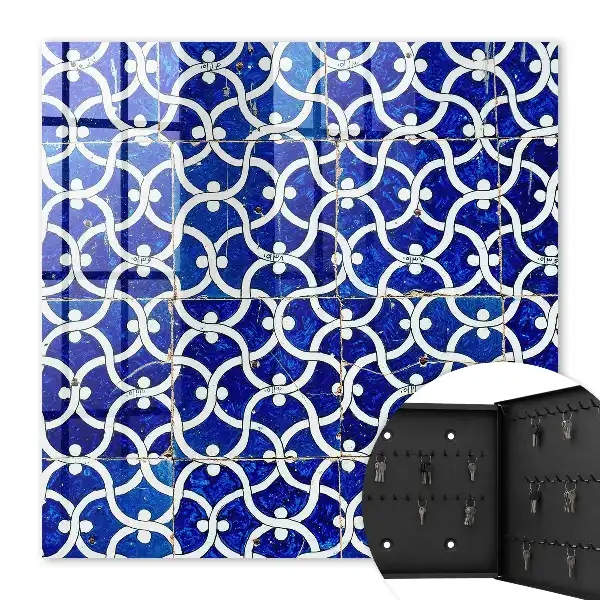 Carrelage blanc à motifs géométriques