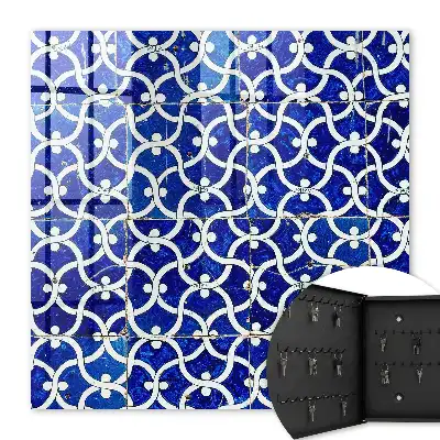 Carrelage blanc à motifs géométriques