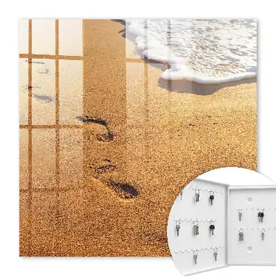 La tranquillité de la plage et le clapotis des vagues