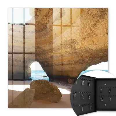 Grotte marine avec une mer bleue