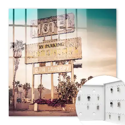 Motel rétro avec palmiers en arrière-plan