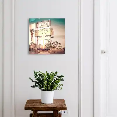 Motel rétro avec palmiers en arrière-plan