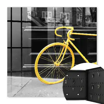 Vélo jaune sur fond noir et blanc