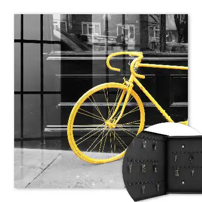 Vélo jaune sur fond noir et blanc