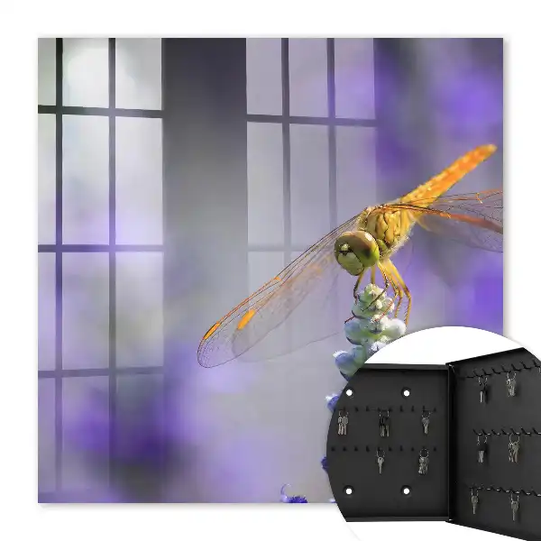 Libellule sur une fleur violette