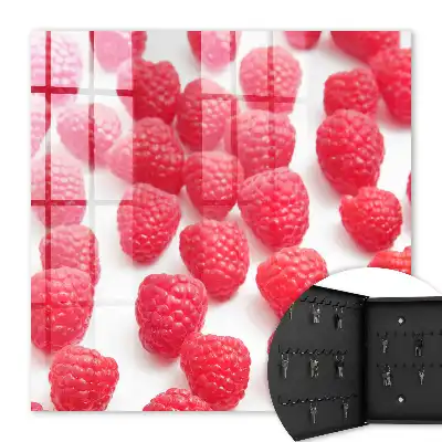 Framboises roses sur fond clair