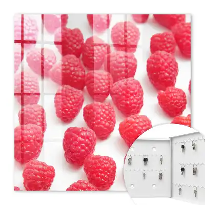 Framboises roses sur fond clair