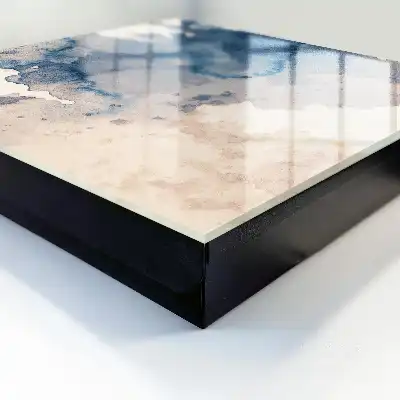 Taches d'aquarelle avec accents bruns