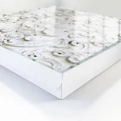 Ornements blancs aux formes fines