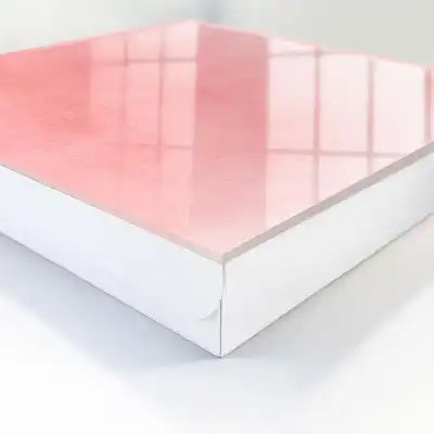 Fond rose à motif discret