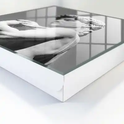 Élégance classique sur fond gris