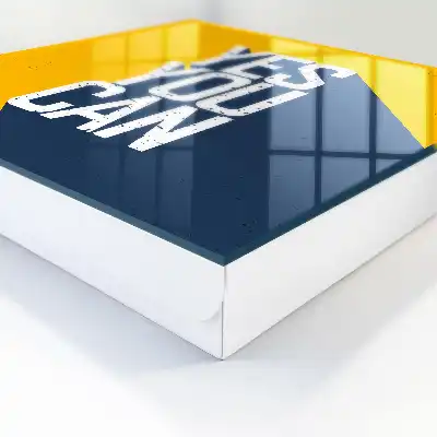 Oui, c'est possible avec des lettres majuscules.