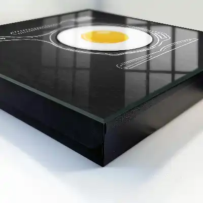 Œuf au plat sur fond noir