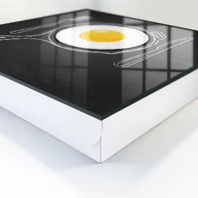 Œuf au plat sur fond noir