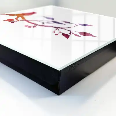 Une branche avec un oiseau aux couleurs rouges et violettes