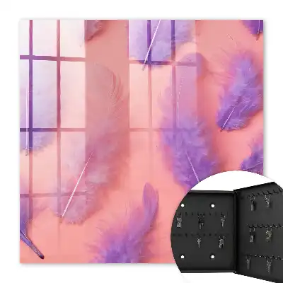 Plumes violettes sur fond rose