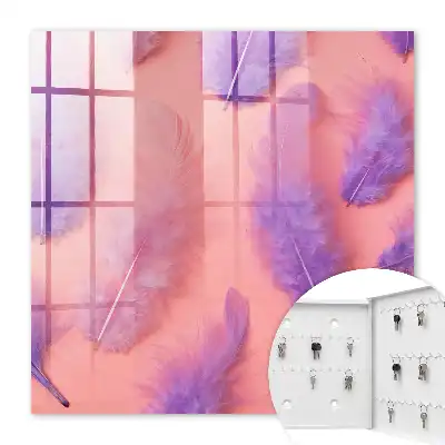 Plumes violettes sur fond rose