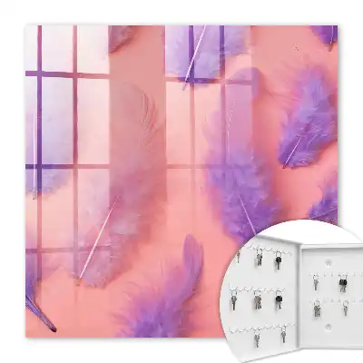 Plumes violettes sur fond rose