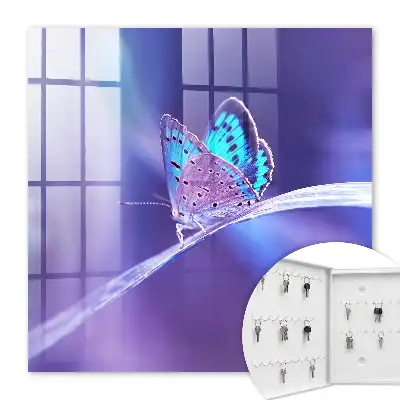 Papillon coloré sur fond violet