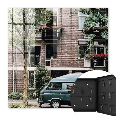 Paysage urbain avec fourgonnette bleue