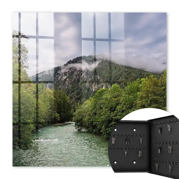 Paysage de montagne avec rivière et forêt