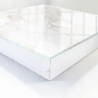 Élégance du marbre brun aux lignes