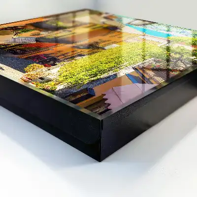 Tableau d'une ville colorée aux maisons pittoresques