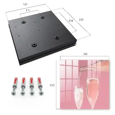Verres à champagne sur fond rose