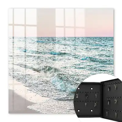 Vagues de la mer au coucher du soleil