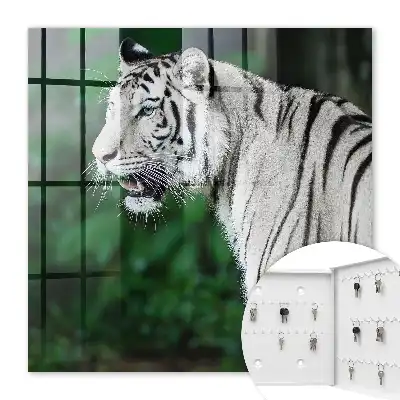 Tigre blanc dans un environnement verdoyant