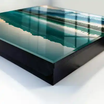 Reflet de la montagne à la surface de l'eau