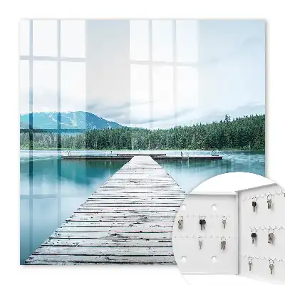 Lac de paix entouré de montagnes