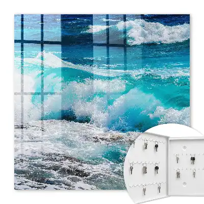 La puissance des vagues à l'écume blanche