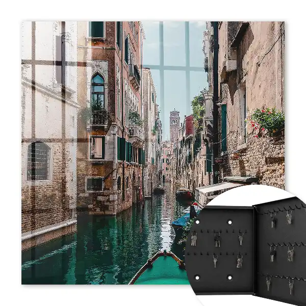 Canal de Venise bordé de bâtiments historiques