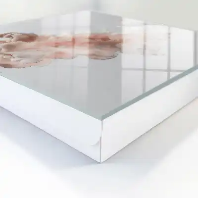 Élégance fluide aux motifs de formes roses et blanches