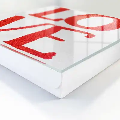 Amour rouge sur fond blanc