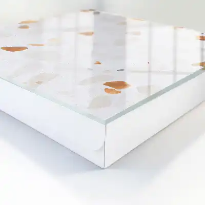 Pierres colorées aux dynamiques diverses