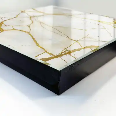 Marbre élégant à motifs de lignes jaunes