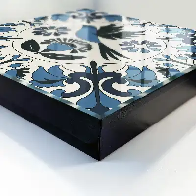 Oiseau bleu portant des lunettes de soleil