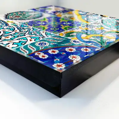 Motifs symétriques aux détails colorés