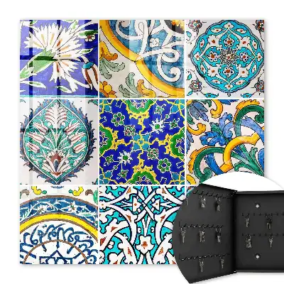 Motifs symétriques aux détails colorés