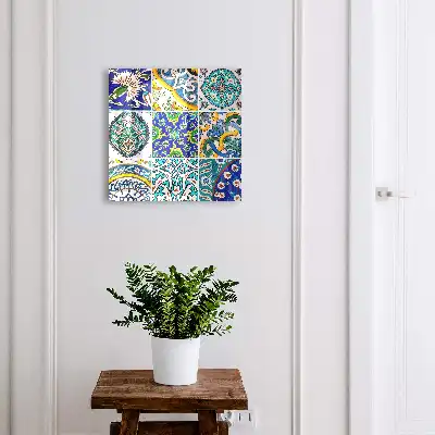 Motifs symétriques aux détails colorés
