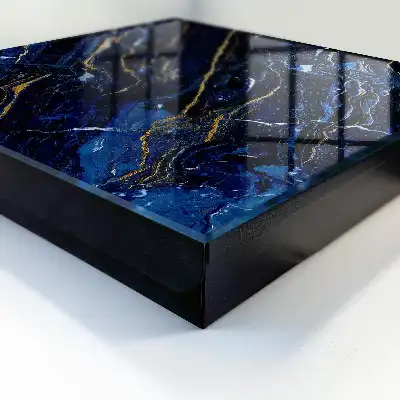 Motif à rayures jaunes sur fond bleu marine