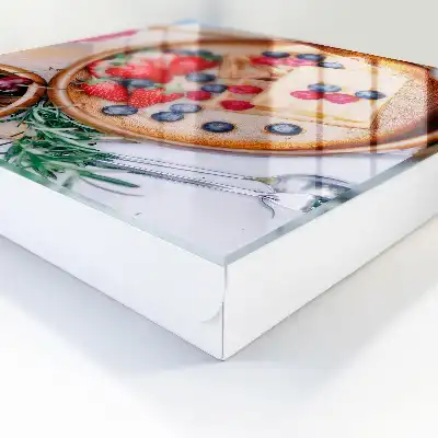 Petit-déjeuner aux fruits servi sur une assiette en bois