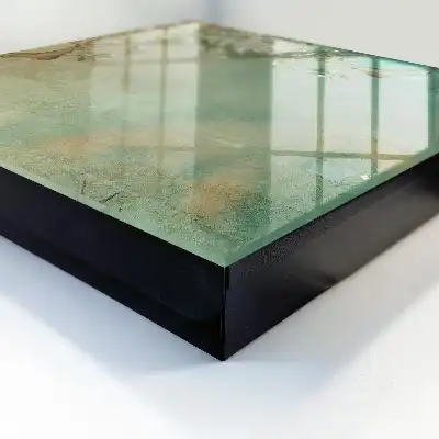 Tableau représentant un arbre en fleurs sur fond turquoise