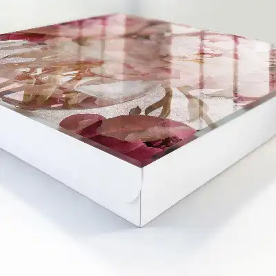 Fleurs romantiques dans un vase transparent