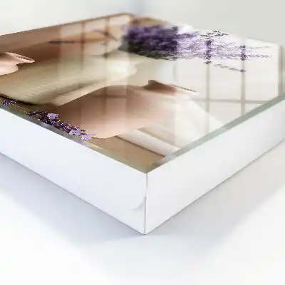 Fleurs dans un vase crème