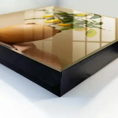Citrons dans un pichet sur fond beige