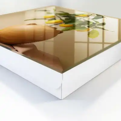 Citrons dans un pichet sur fond beige